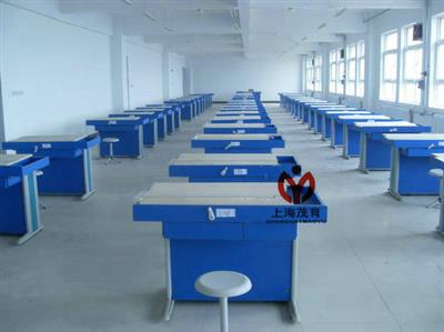 教师桌配备仪器和工具机械制图模型（55件）